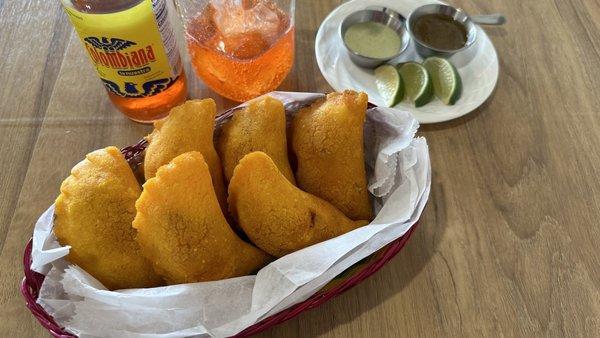 Empanas de carne ,empanadas de pollo .