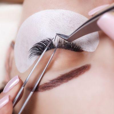 Lash artist