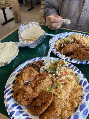 Fried chicken dinner. You get 5 nice corn tortillas with it.