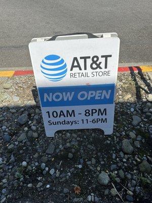 AT&T store hours at the Gig Harbor, WA location