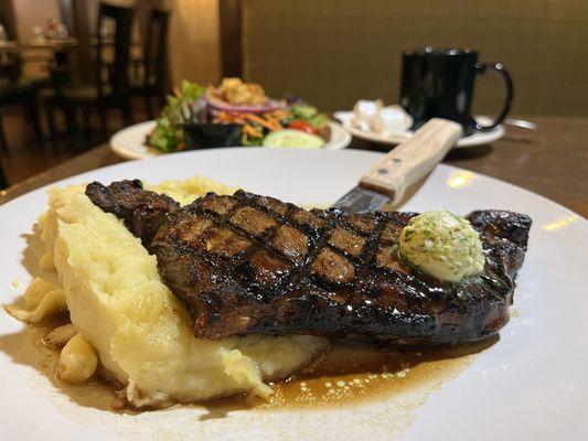 Steak, mashed Potatoes and salad