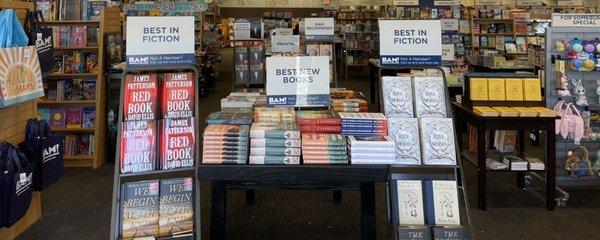 Newest books displays