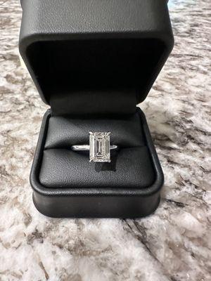 3.86 ct G/VS2 emerald cut diamond in Becky setting