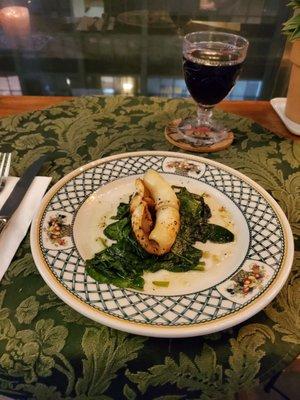 Grilled calamari with spinach