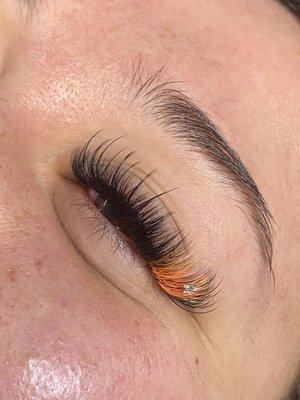 Wispy mega volume set with orange neon lashes and star decals