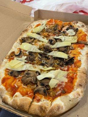 Build your own pizza - vegan masterpiece: vegan sausage, vegan cheese & artichokes - phenomenal