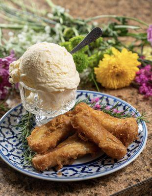 Fried banana with ice cream