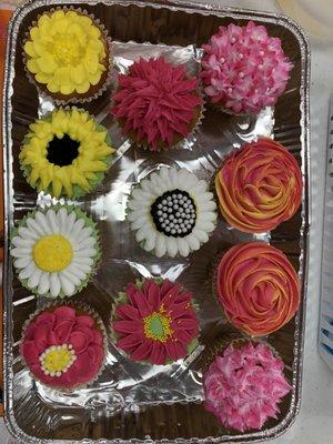 Cupcake Flower Bouquet - cupcakes my date and I made.