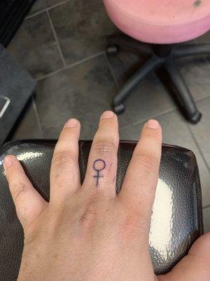 finger tattoo