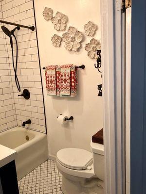 New tile surround goes all the way to the ceiling making the entire bathroom feel much bigger.