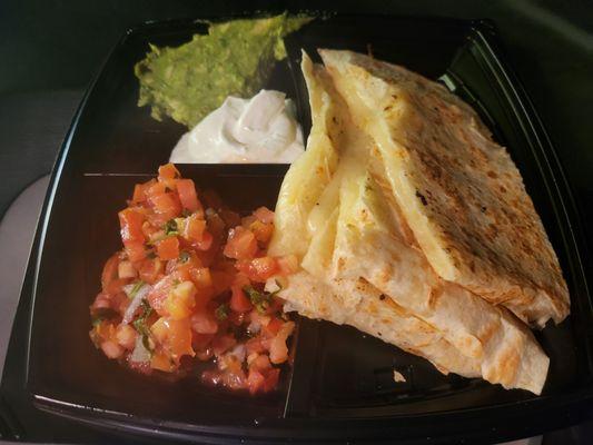 Quesadilla....guacamole, sour cream, and salsa from the salsa bar  I think they forgot the chips  ;)