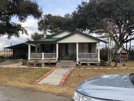 We were hired to lift and level this home in Broussard, LA.  The home had settled rather quickly due to the flood of August 2016.