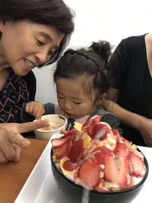 Strawberry cheesecake bingsu