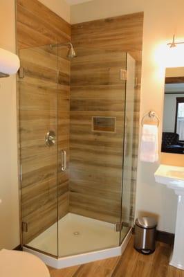 A bathroom at the Sisters Bunkhouse