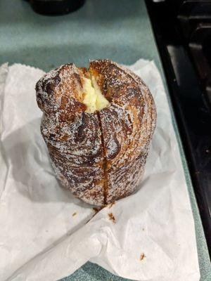 Vanilla bean cruffin