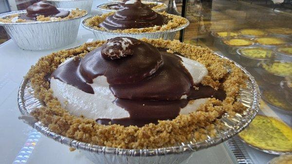 Luna Pie, chocolate cream pie