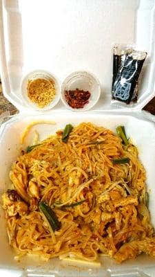 Pad Thai to go ~ yum! (Special Thanks to Wiley who bought this yummy thing for me!)