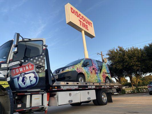 Kb Towing + Floral Image + Discount Tire = Beautiful  Picture. Flat tire  tow to discount tire