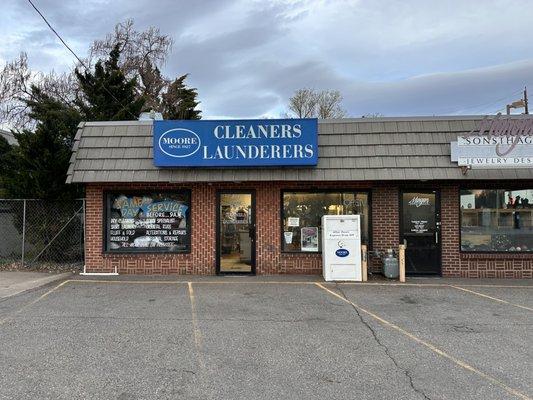 Dry Cleaner