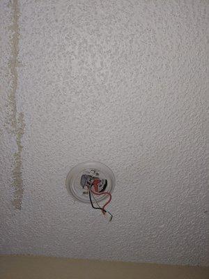 SAFETY VIOLATION: No smoke detector,  it was torn off the ceiling.