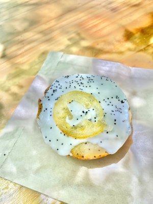 Lemon poppy mini cake ($5) - candied lemon is so zesty!