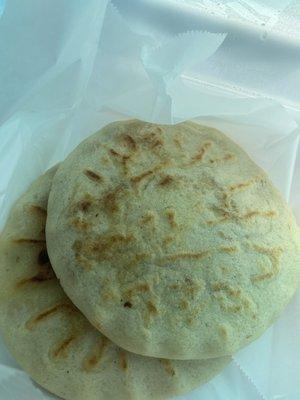 1/5  possibly the worst pupusas revueltas i've ever had:/  and $4 each?? no thank you.