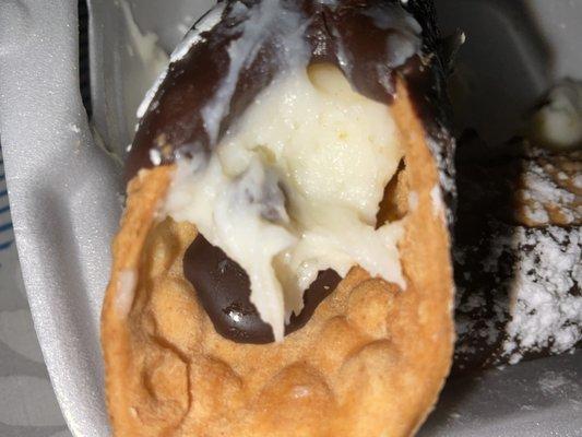 Inside cannoli