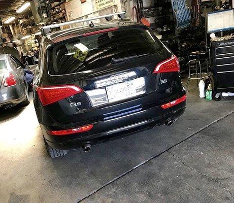 Audi Q5 in for the parking brake light and airbag light lit up on the instrument cluster