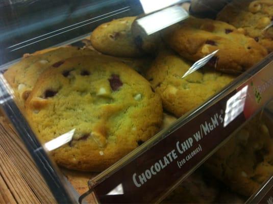 Didn't notice that they have my fave cookie of all time- White Choc cranberry! I didn't try it.