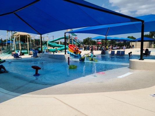 Kiddie splash pad (covered)