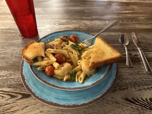 Cajun pasta entree.