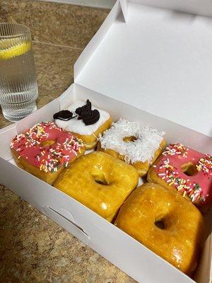 Deluxe Donuts