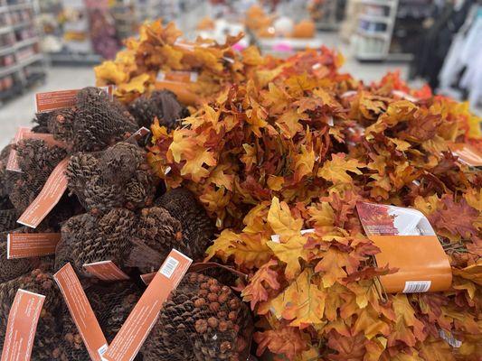 Pine cones and leaf decor