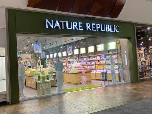 When Ala Moana closed their Nature Republic store , I didn't know there was a Nature Republic store here!