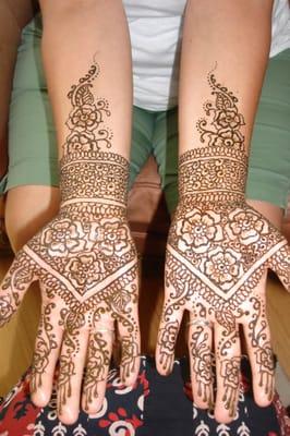 Weddings rock with Mehndi Madness Madness, henna for the masses. Come see us!