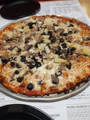 Sausage, black olives, mushroom, and pineapple thin crust