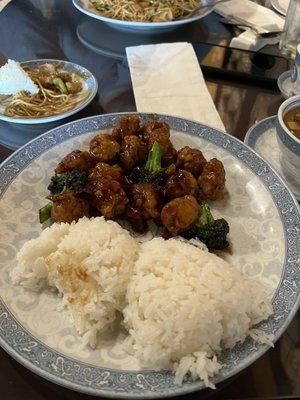 General Tso chicken lunch special