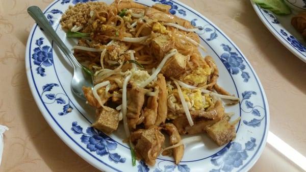 Chicken pad thai