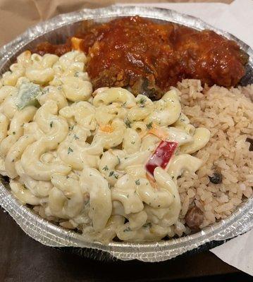 Medium Fried Chicken with Sauce, Rice and Peas & Macaroni Salad