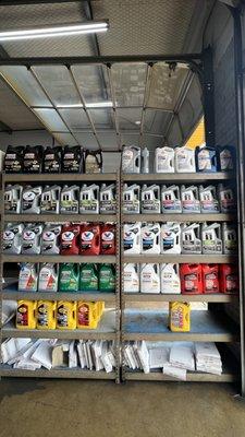 Mobile1, Valvoline, castrol, rottella diesel, motor craft, and penzoil available in High mileage, full synthetic and synthetic blend.