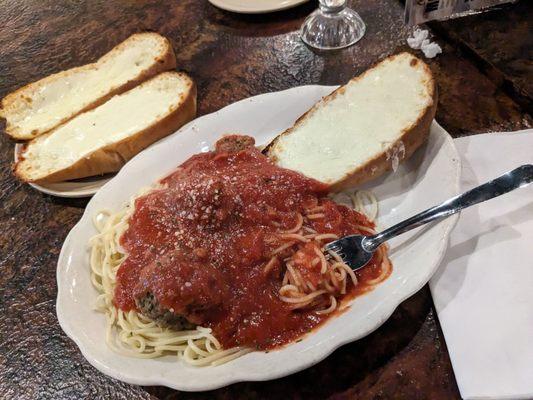 Spaghetti with two meatballs