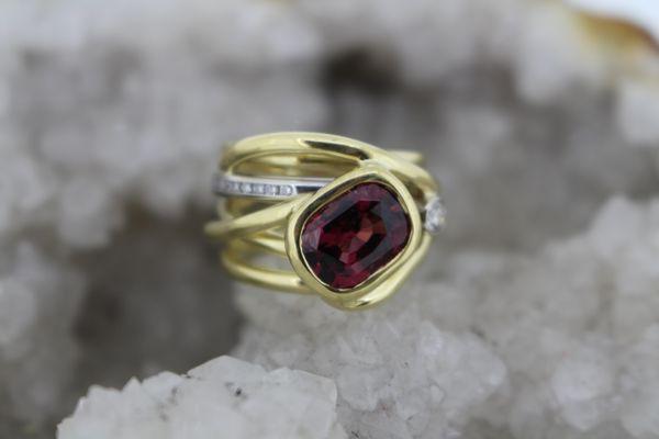 Capellini series ring with Rhodolite Garnet and recycled diamond band