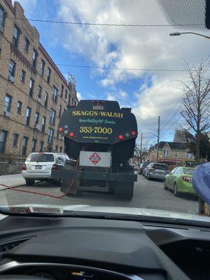 Delivery truck is blocking one way street for 20 min