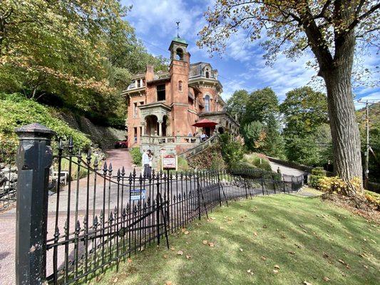 The Harry Packer Mansion Inn and Libations Lounge