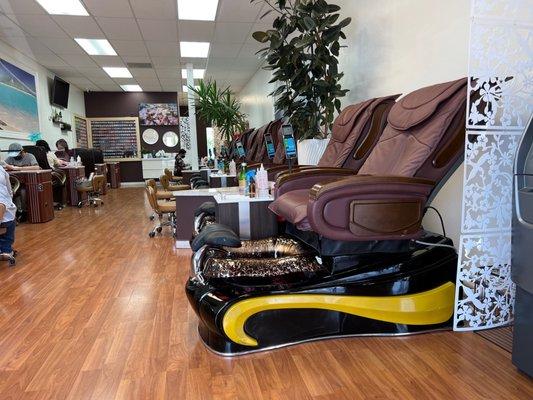 Several empty pedi chairs, though plenty of manicure clients