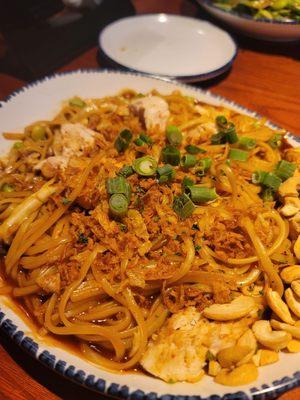 Pad Thai noodles with chicken