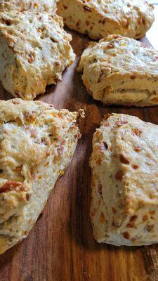 Cheddar bacon scones