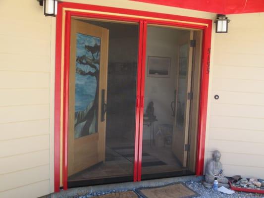 Retractable screen for double doors.