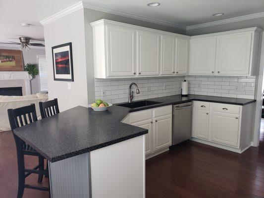 Beautiful Solid Surface Counter tops with White Cabinets