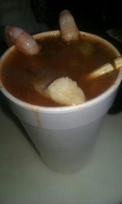 Caldito de pescado y camarón. .